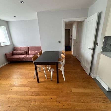 2-Bedroom Flat Walking Distance To Excel London - Perfect Location! מראה חיצוני תמונה